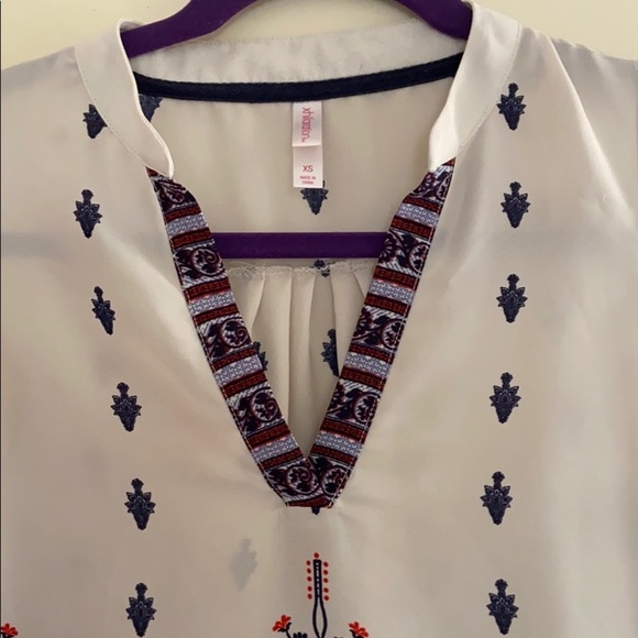 XHILARATION Multi Print Hi Low Top - Picture 2 of 8